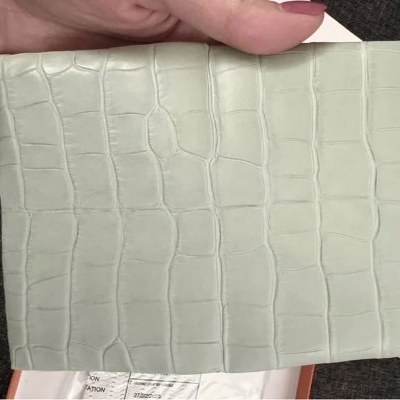Hermes Calvi Alligator Card Holder Wallet Vert d’eau 2024 - Picture 5 of 8
